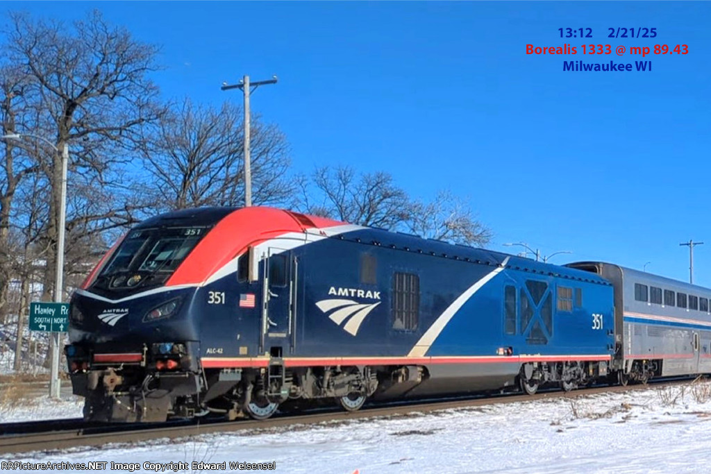 Leading Borealis 1333 with a trio of Superliners